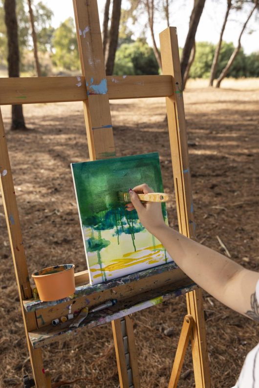 woman-outdoors-painting-landscape-canvas